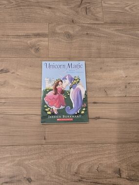 📚 Unicorn Magic #1: Bella's Birthday Unicorn - Jessica Burkhart (Scholastic)